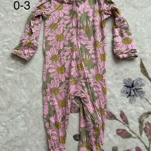 Kate Quinn daisy footie